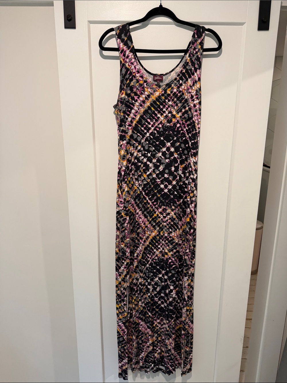Salaam Sleeveless Printed Maxi Dress in Black and Pink